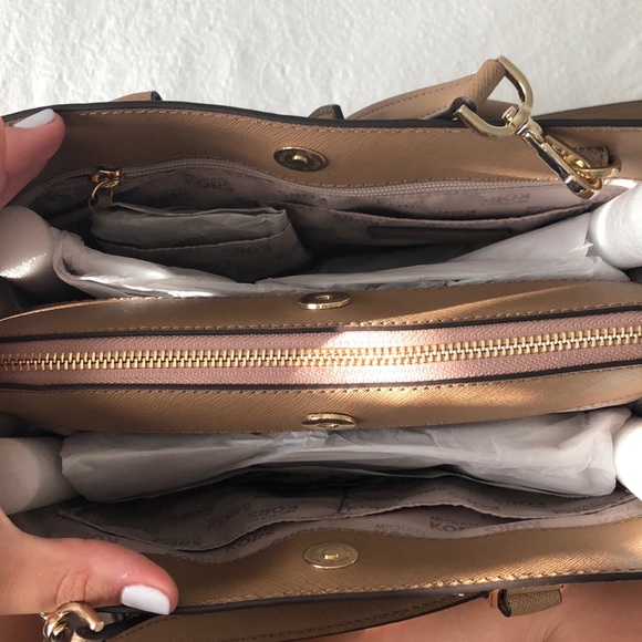 Michael kors purse - Picture 3 of 8
